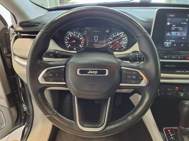 Used 2022 Billet Silver Metallic Jeep Latitude image 9