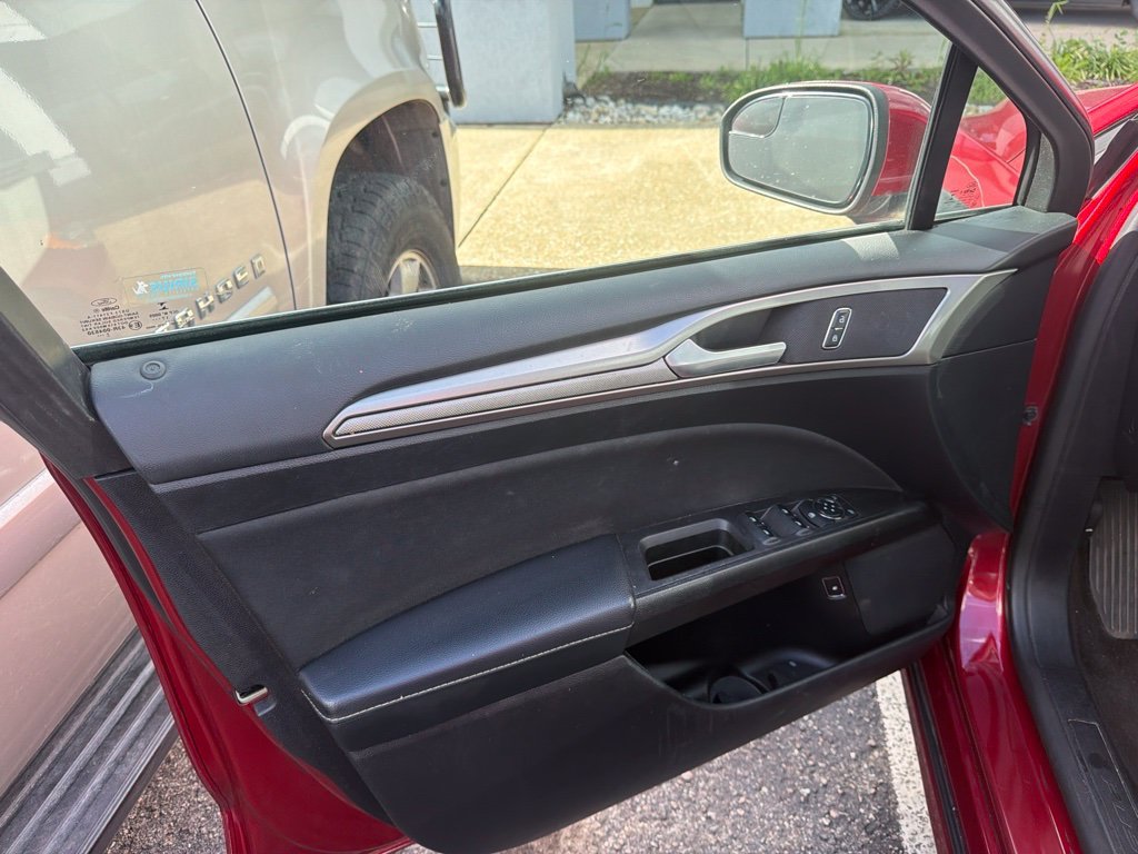 Used 2018 Red Ford SE image 10