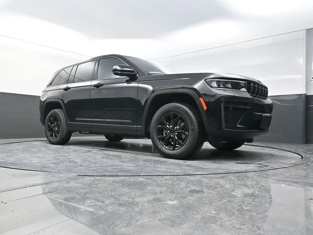 New 2026 Diamond Black Crystal Pearl-Coat Exterior Paint Jeep Altitude image 20
