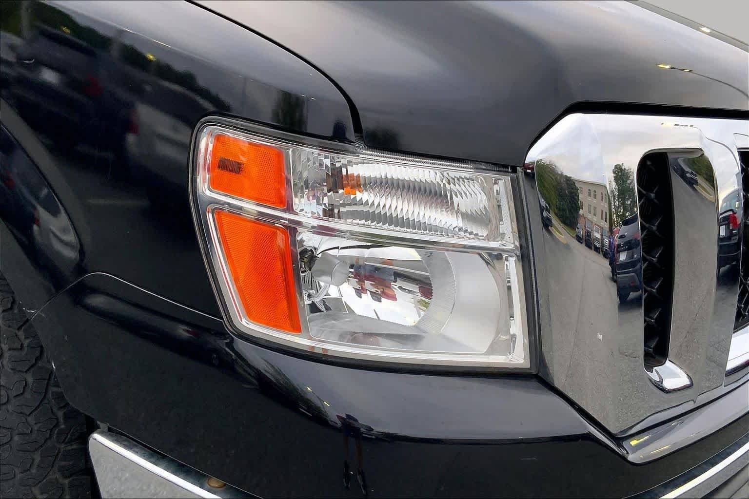 Used 2021 Super Black Nissan NV3500 HD SL image 23