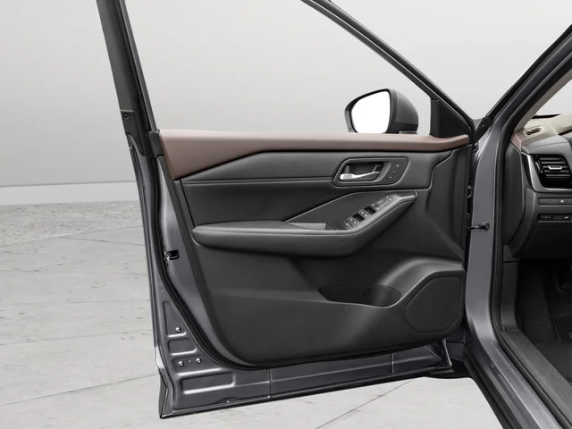 Used 2023 Gray Nissan SL image 12