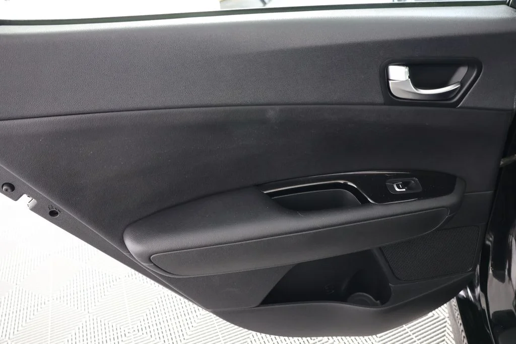 Used 2020 Black Kia SX image 27