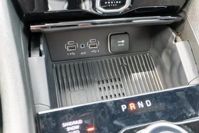 New 2026 Diamond Black Crystal Pearlcoat Jeep Laredo image 25