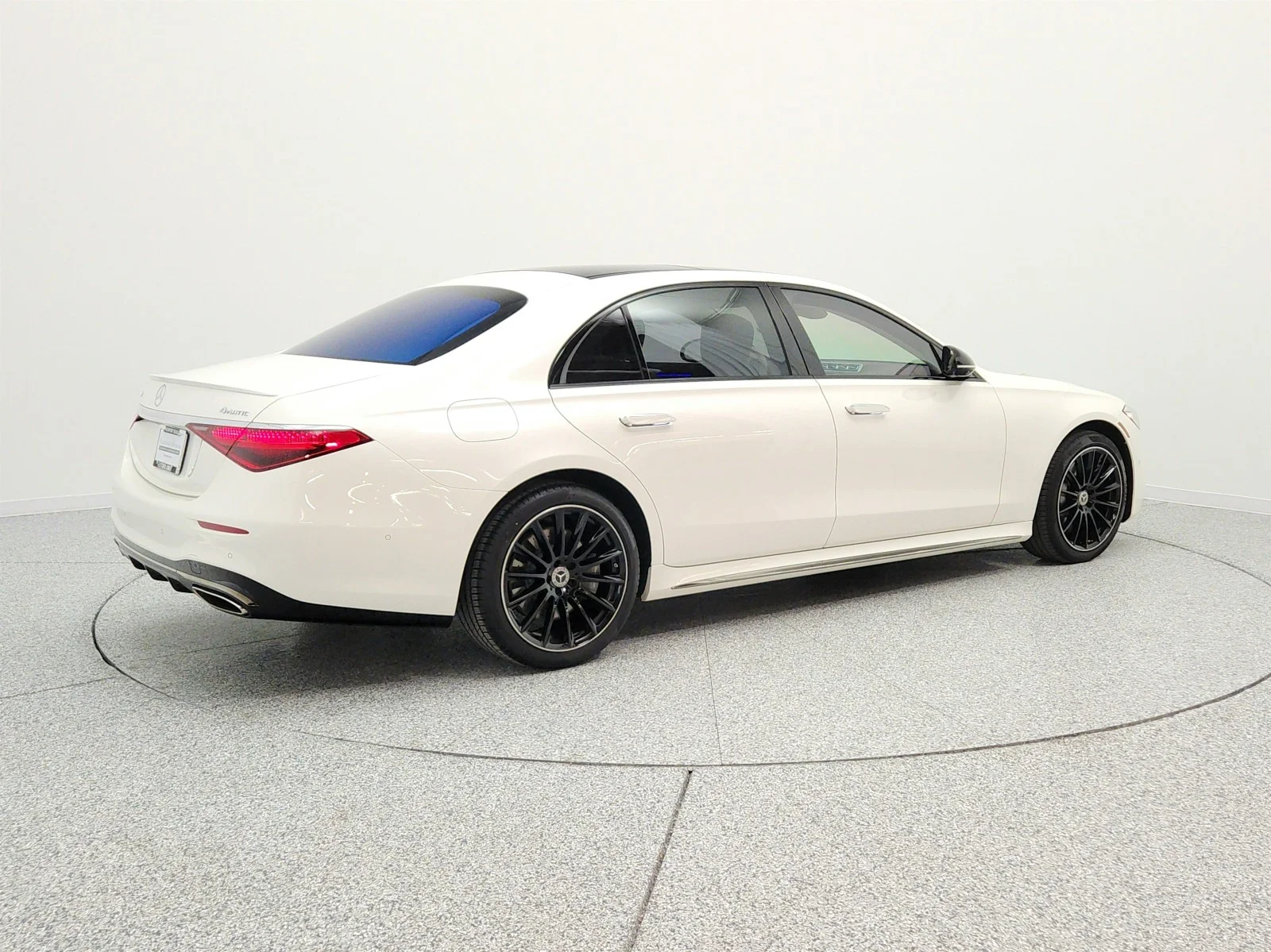 Used 2023 MANUFAKTUR Diamond White Mercedes-Benz S 500 4MATIC® Sedan image 5