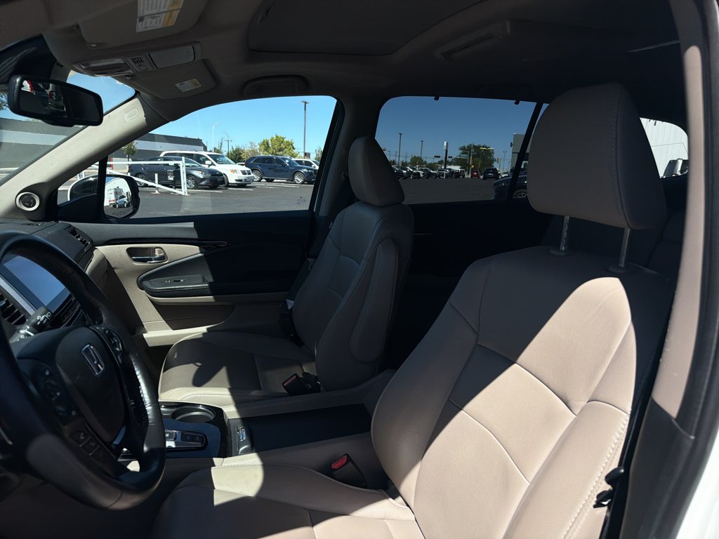 Used 2017 White Diamond Pearl Honda Touring image 9
