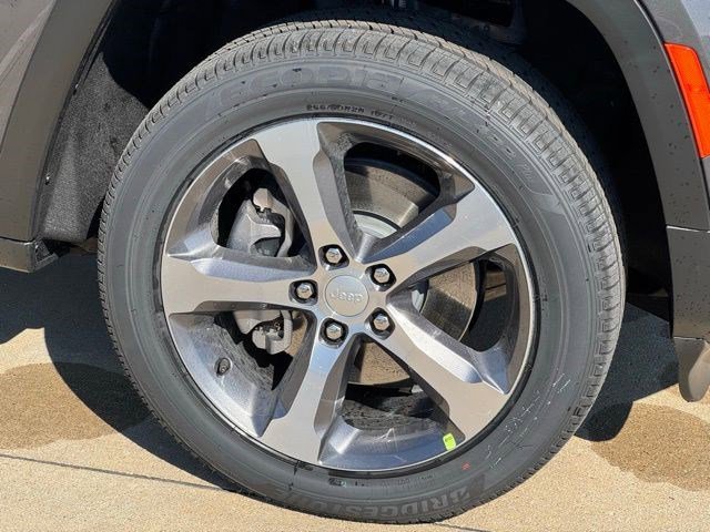 New 2026 Baltic Gray Metallic Clearcoat Jeep Limited image 39