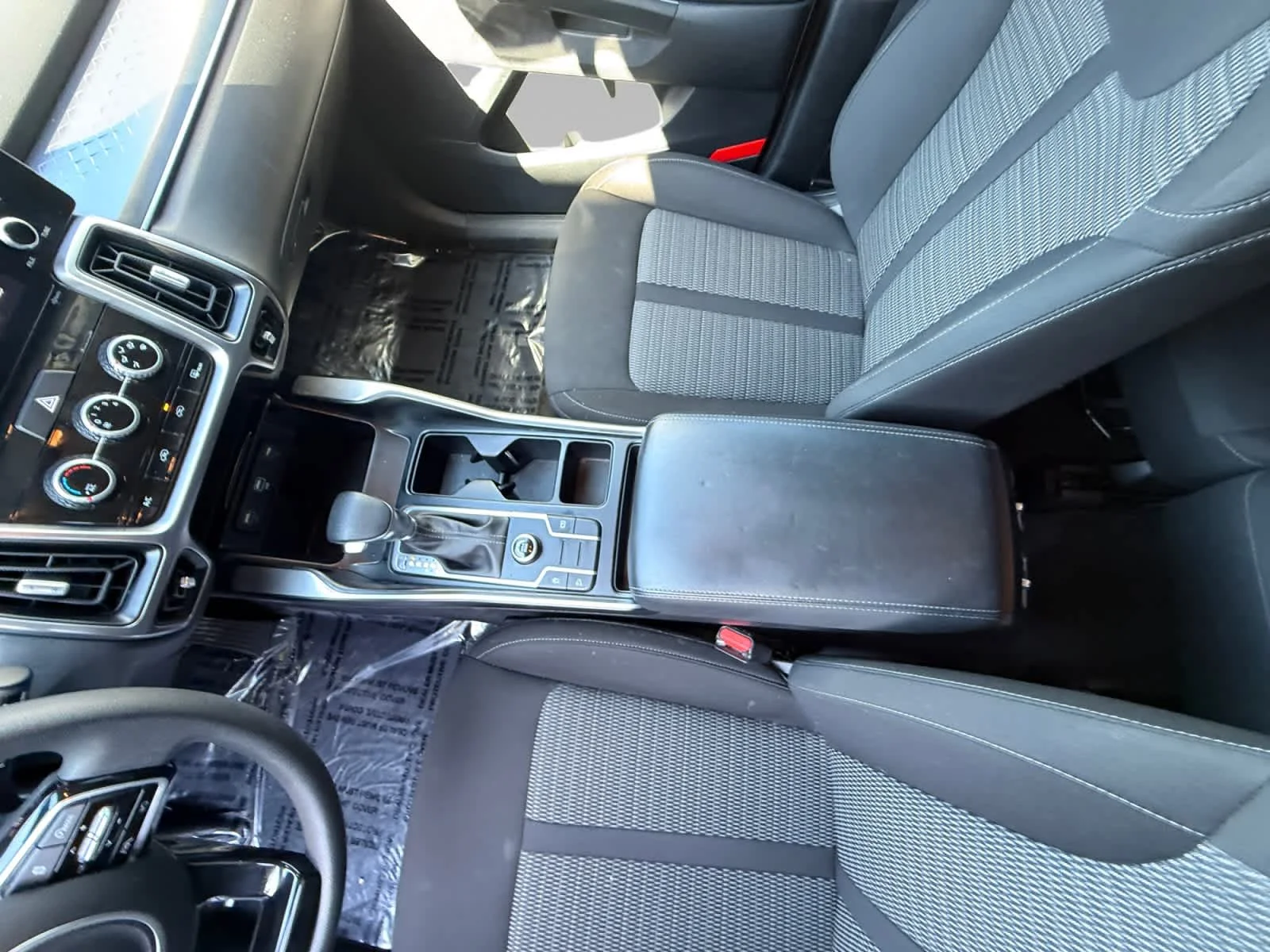 2023 Kia Sorento LX - Photo 17