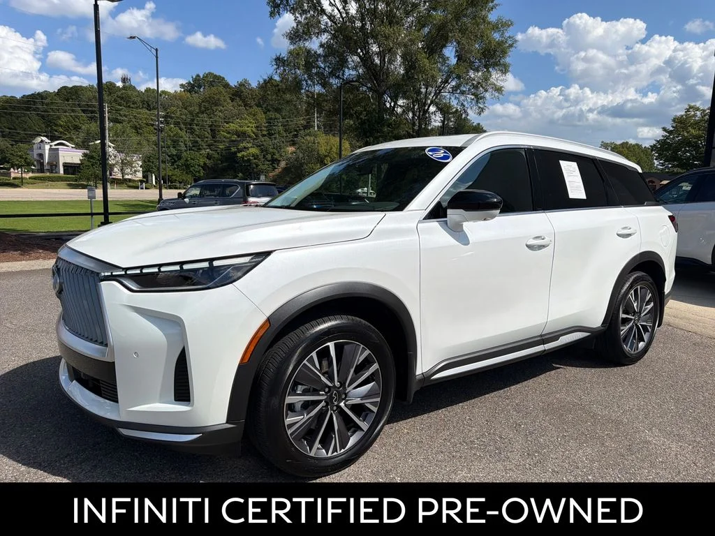Certified Used 2026 Radiant White INFINITI LUXE image 5