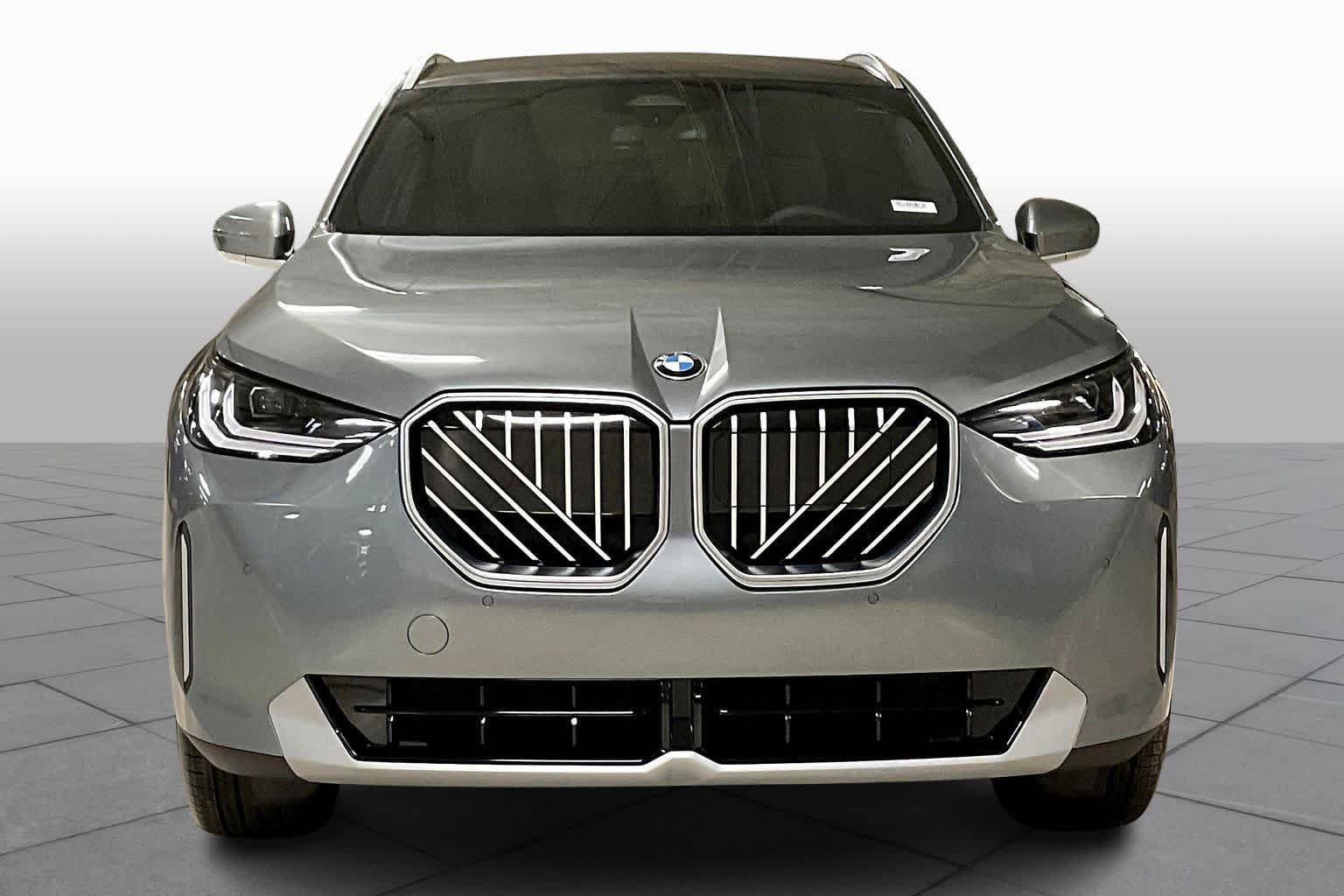 Used 2026 Skyscraper Grey Metallic BMW 30 xDrive image 3