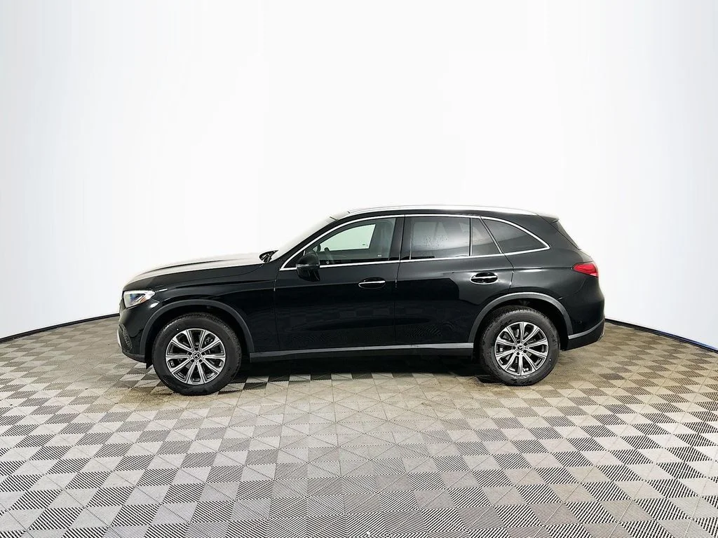 Used 2026 Black Mercedes-Benz GLC 300 image 3