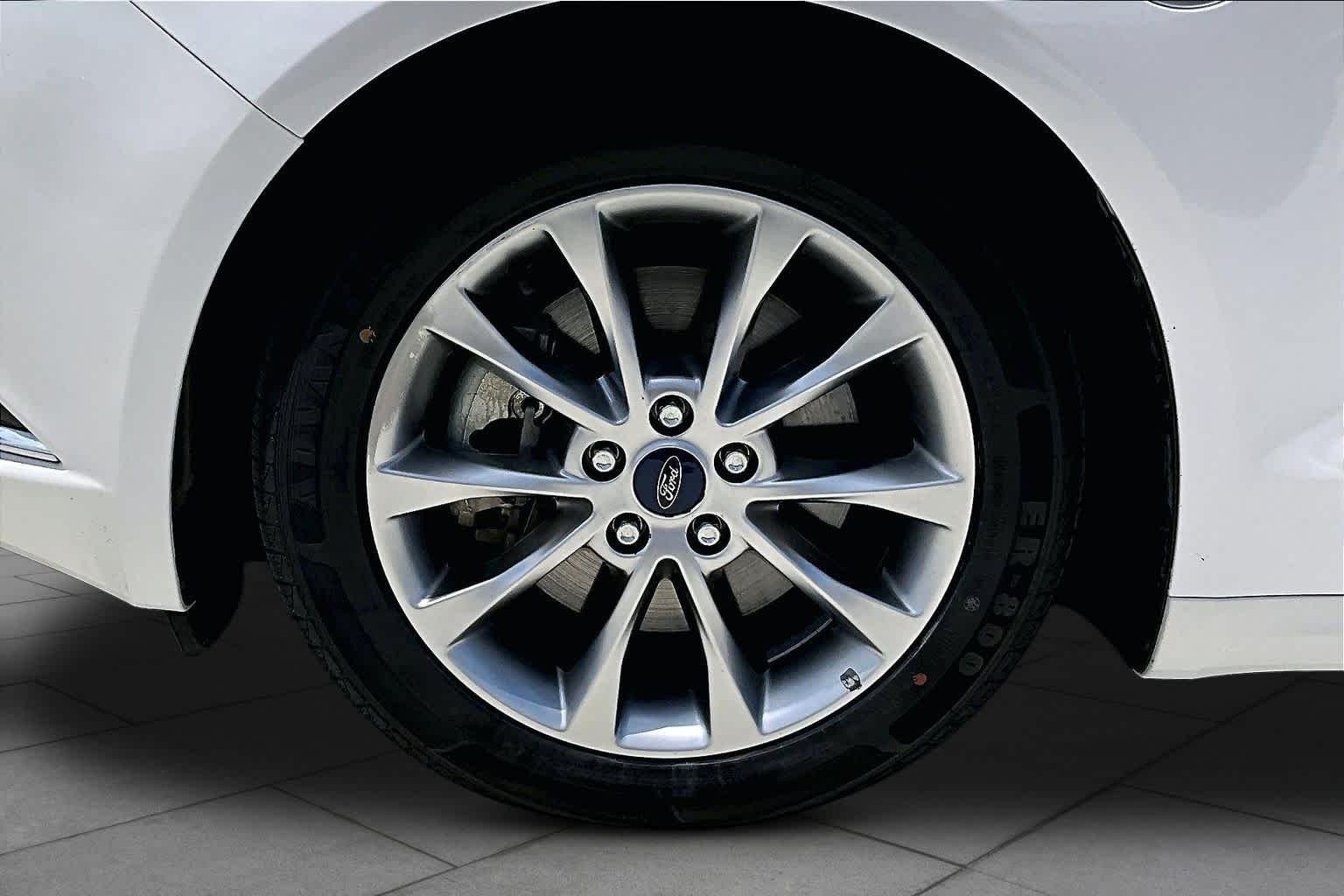 Used 2017 White Platinum Metallic Tri-Coat Ford Titanium image 11