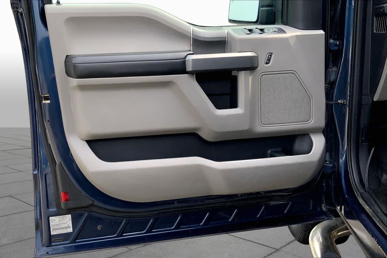 Used 2015 Blue Jeans Metallic Ford XLT image 22