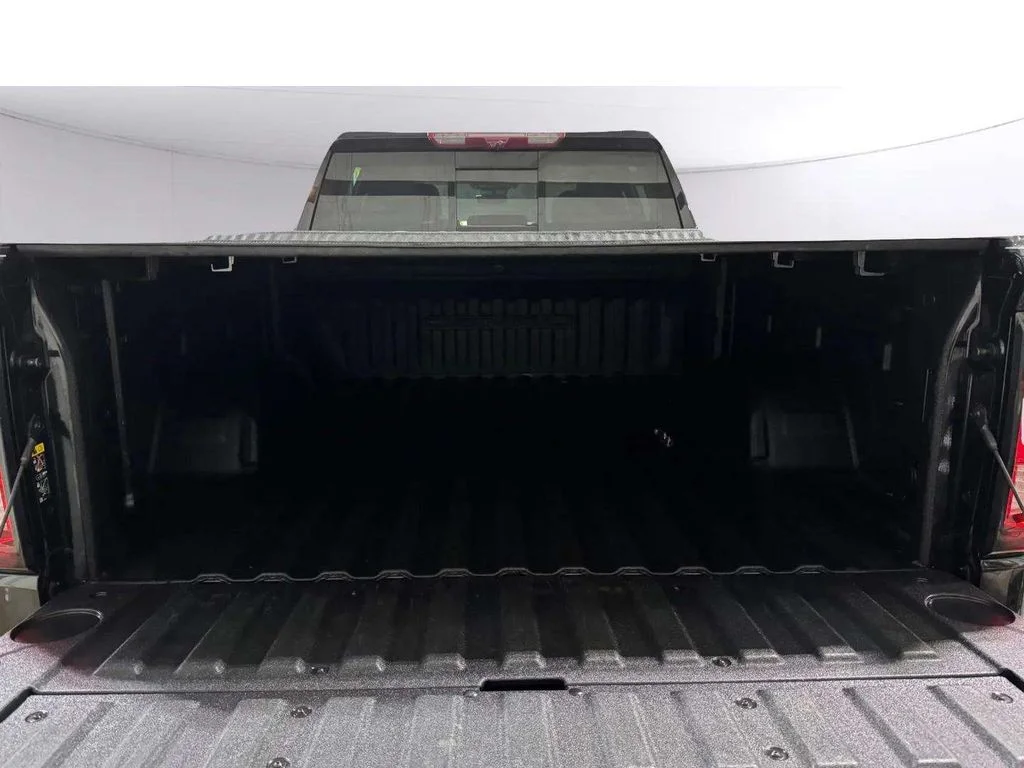 Used 2023 Onyx Black GMC Denali image 32