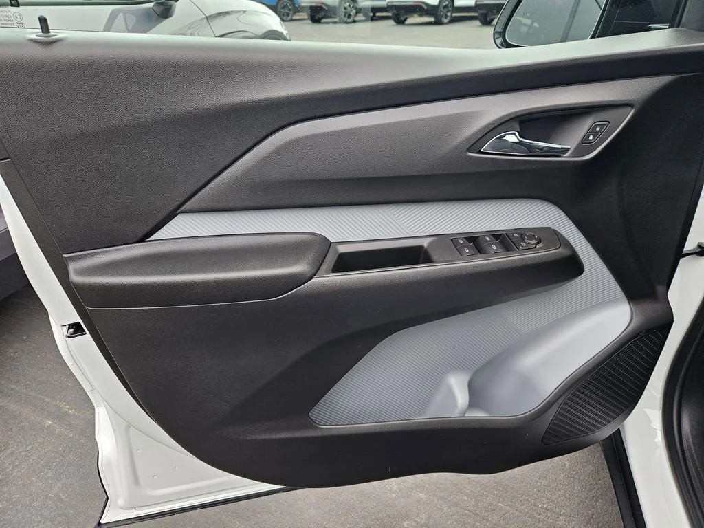 New 2027 Summit White Chevrolet LT image 10