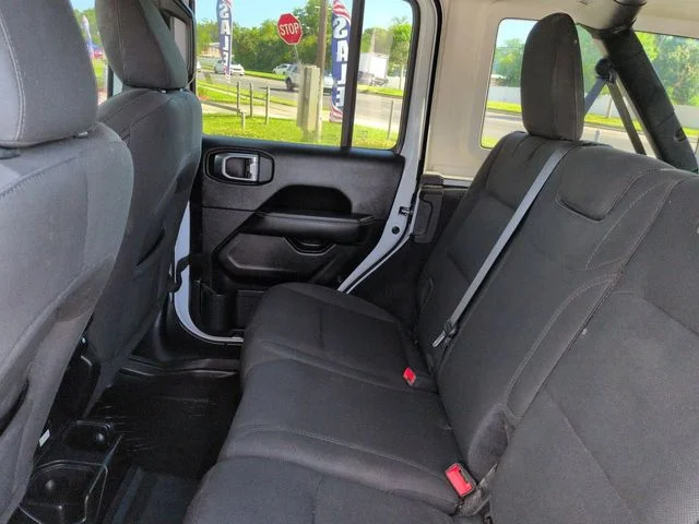 Used 2021 White Jeep Unlimited Sahara image 14