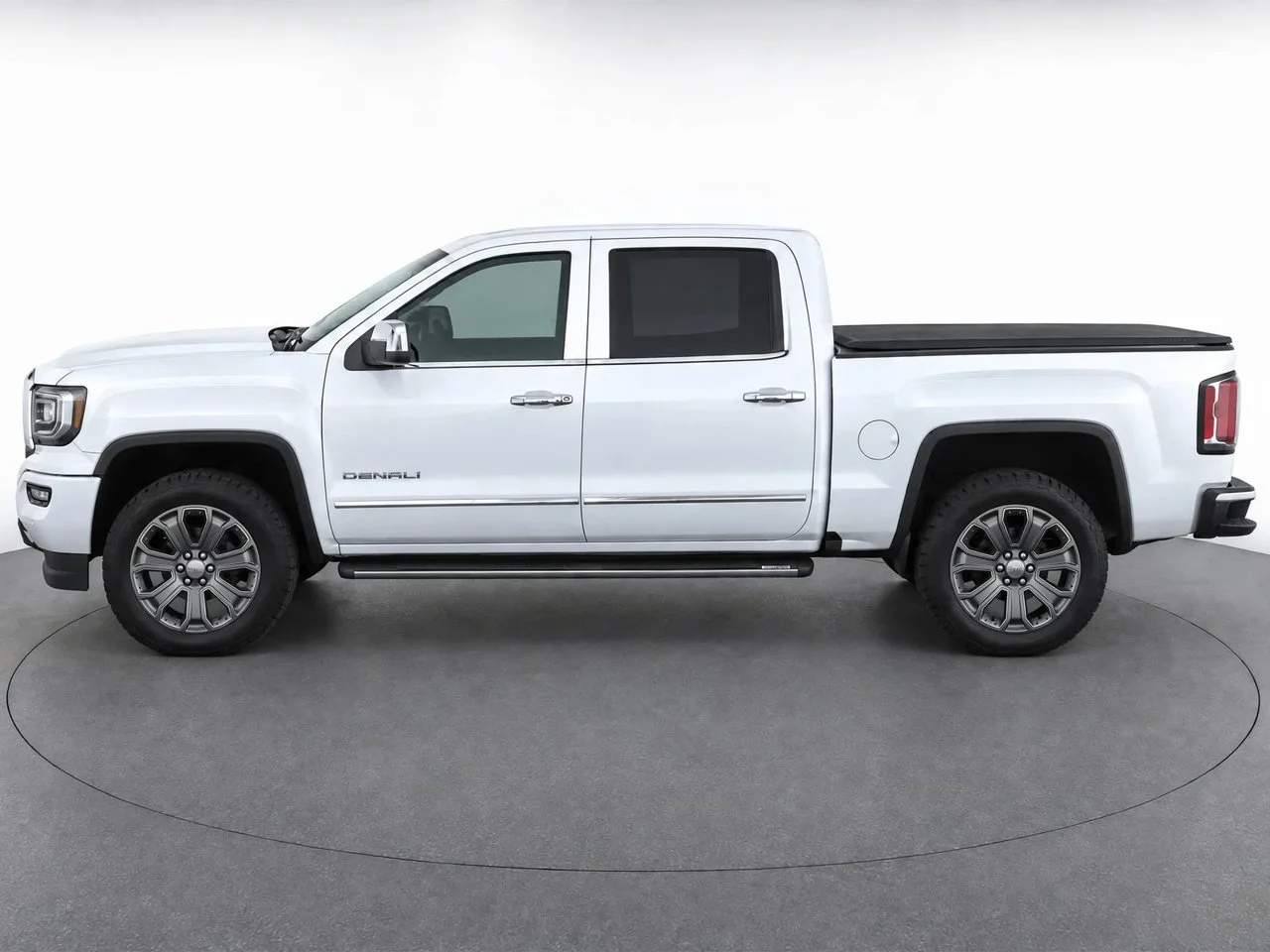 Used 2016 WHITE FROST TRICOAT GMC Denali image 6