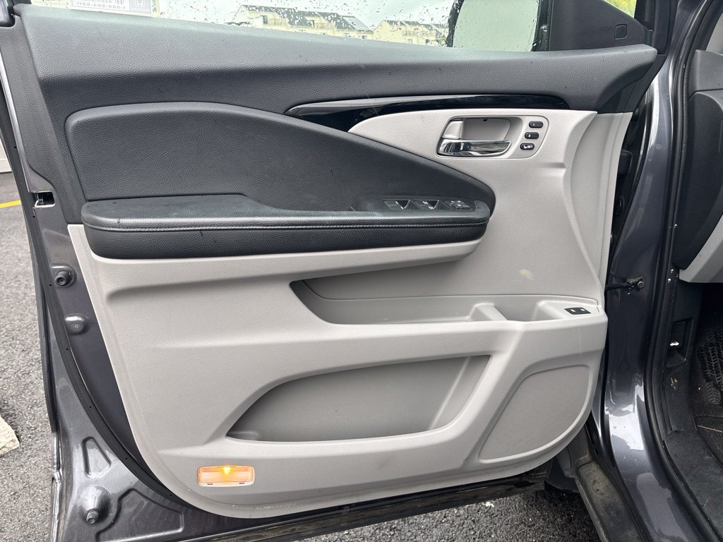 Used 2021 Modern Steel Metallic Honda Touring image 16