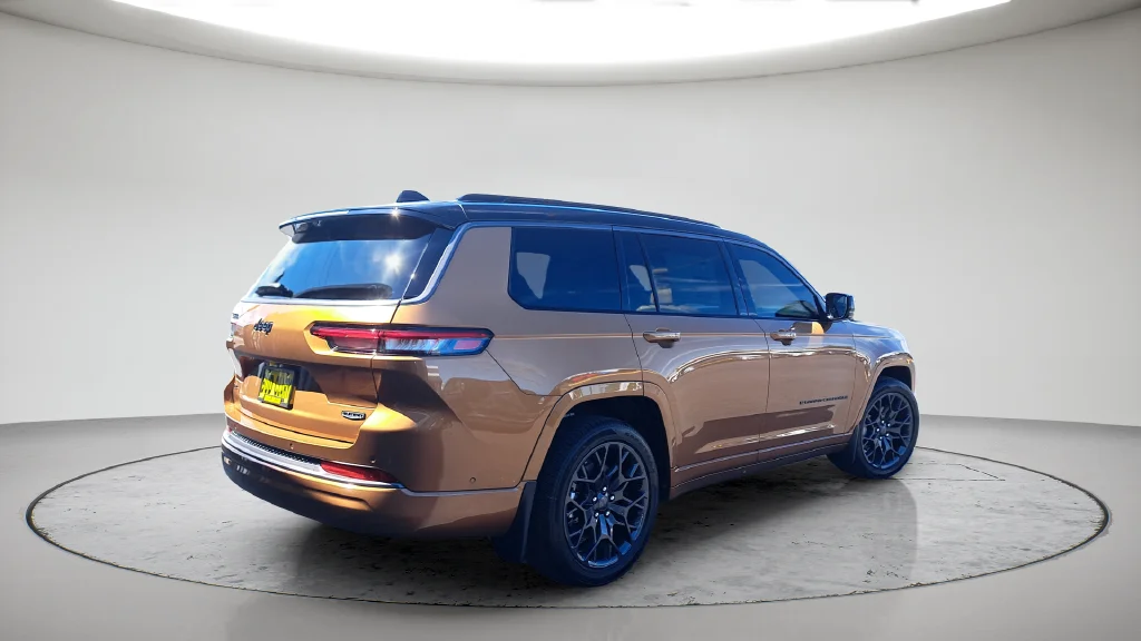 New 2026 Copper Shino Metallic Clear-Coat Exterior Paint Jeep Summit image 5