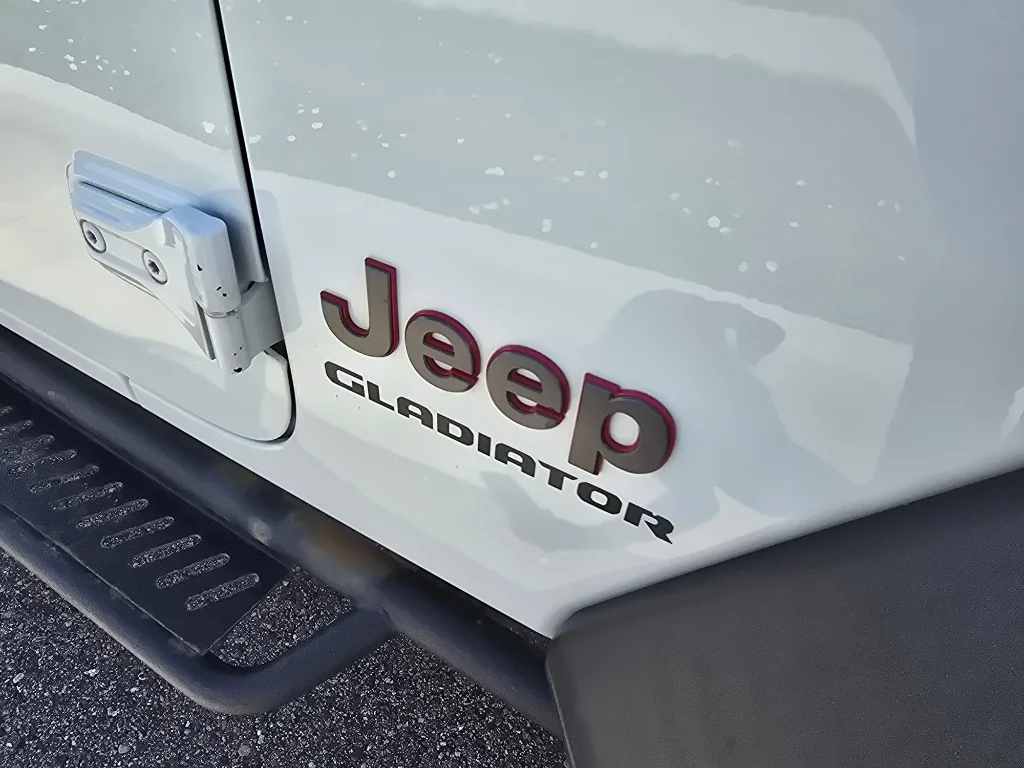 Used 2020 Bright White Clearcoat Jeep Rubicon image 10