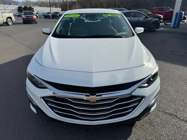 Used 2025 Summit White Chevrolet 1LT image 2