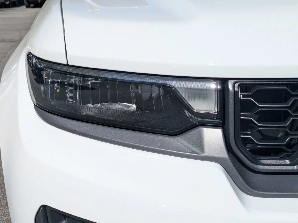 New 2027 Bright White Clear-Coat Paint Jeep  image 10