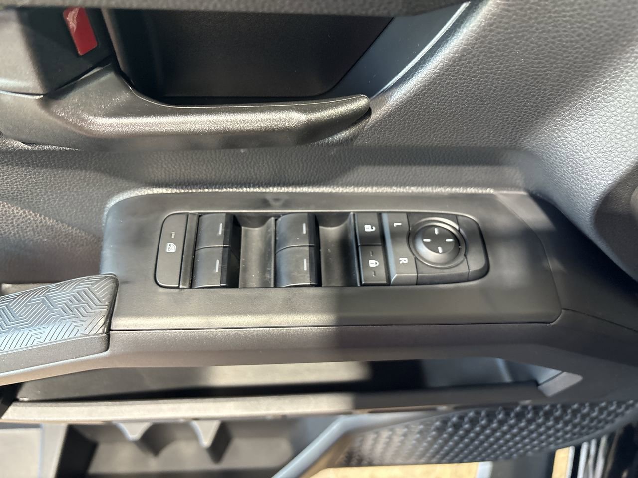 2026 Toyota Tacoma SR5 - Photo 13