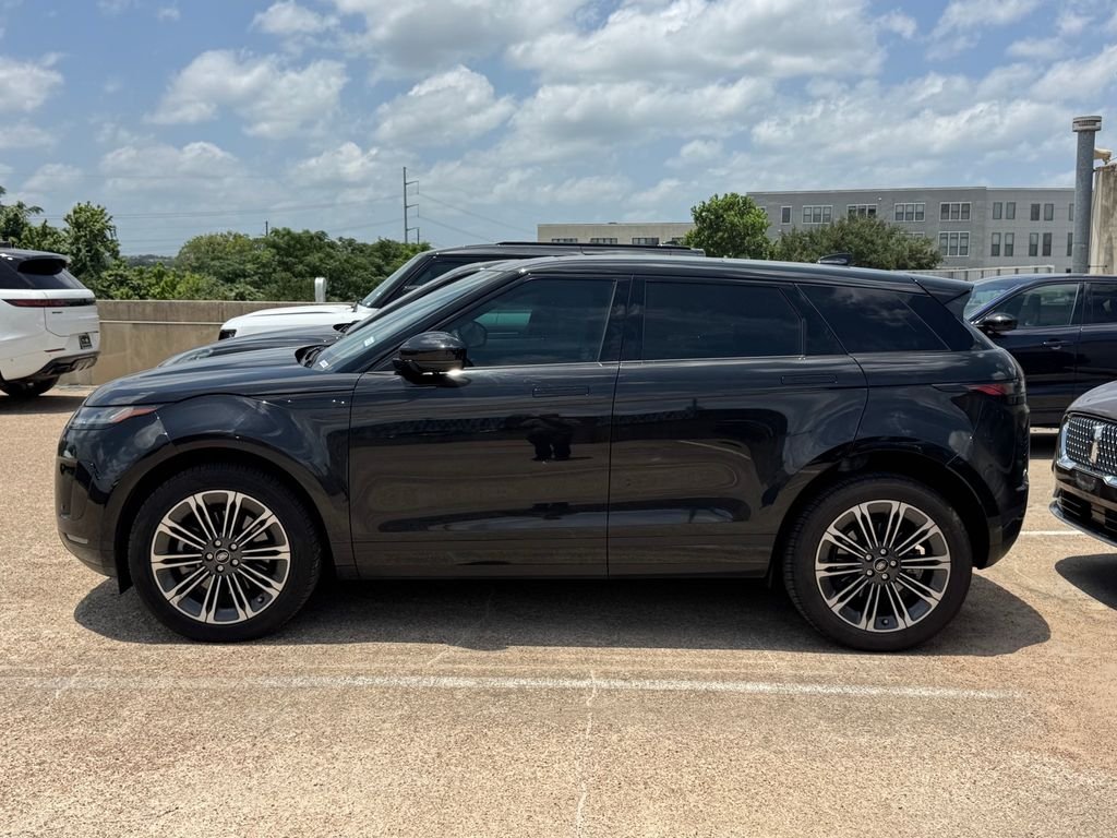 Used 2025 Santorini Black Metallic Land Rover S image 3