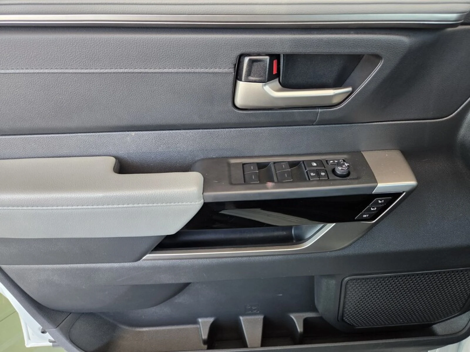 Used 2024 Wind Chill Pearl Toyota Limited Hybrid image 23