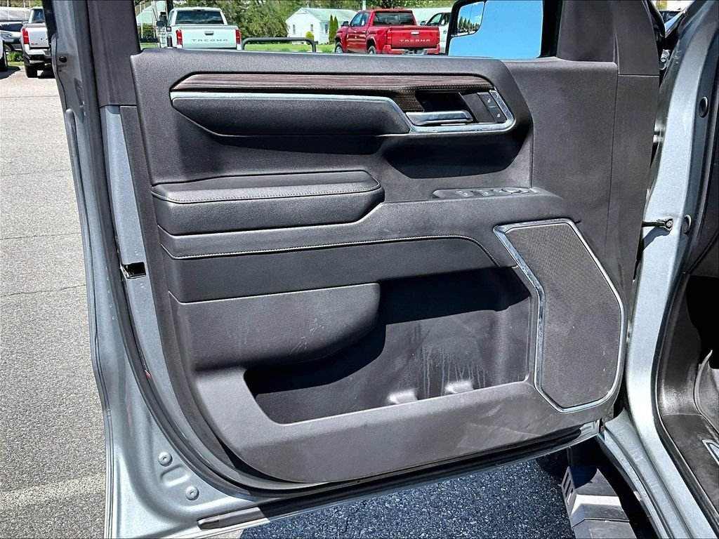 Used 2024 Gray Chevrolet LT image 9