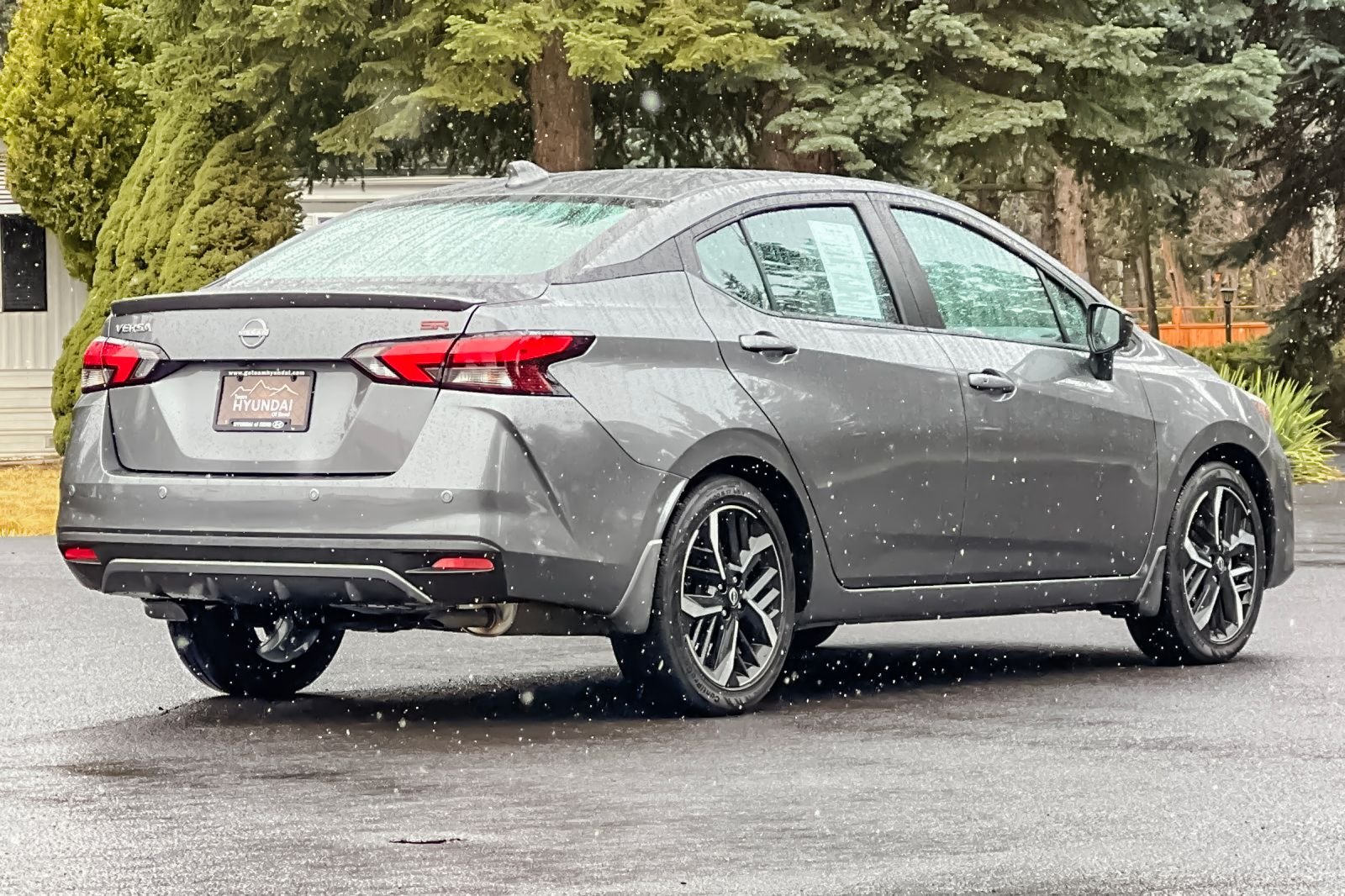 2025 Nissan Versa Sedan SR - Photo 4