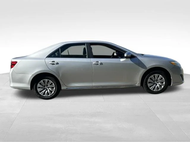 Used 2012 Silver Toyota LE image 6