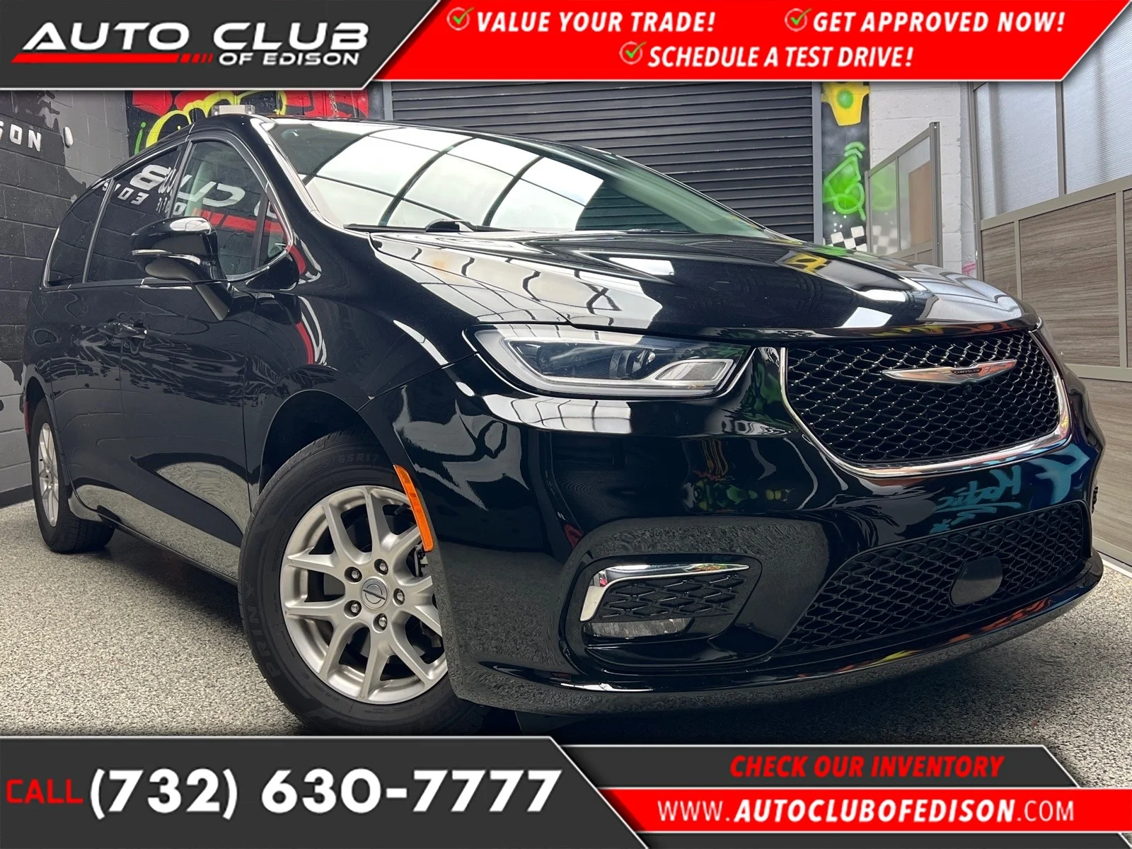 Used 2024 Brilliant Black Crystal Pearl Coat (pxr) Chrysler Touring L image 1