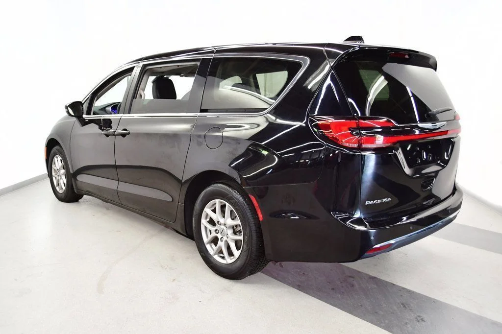 Used 2024 Black Chrysler Touring L image 23