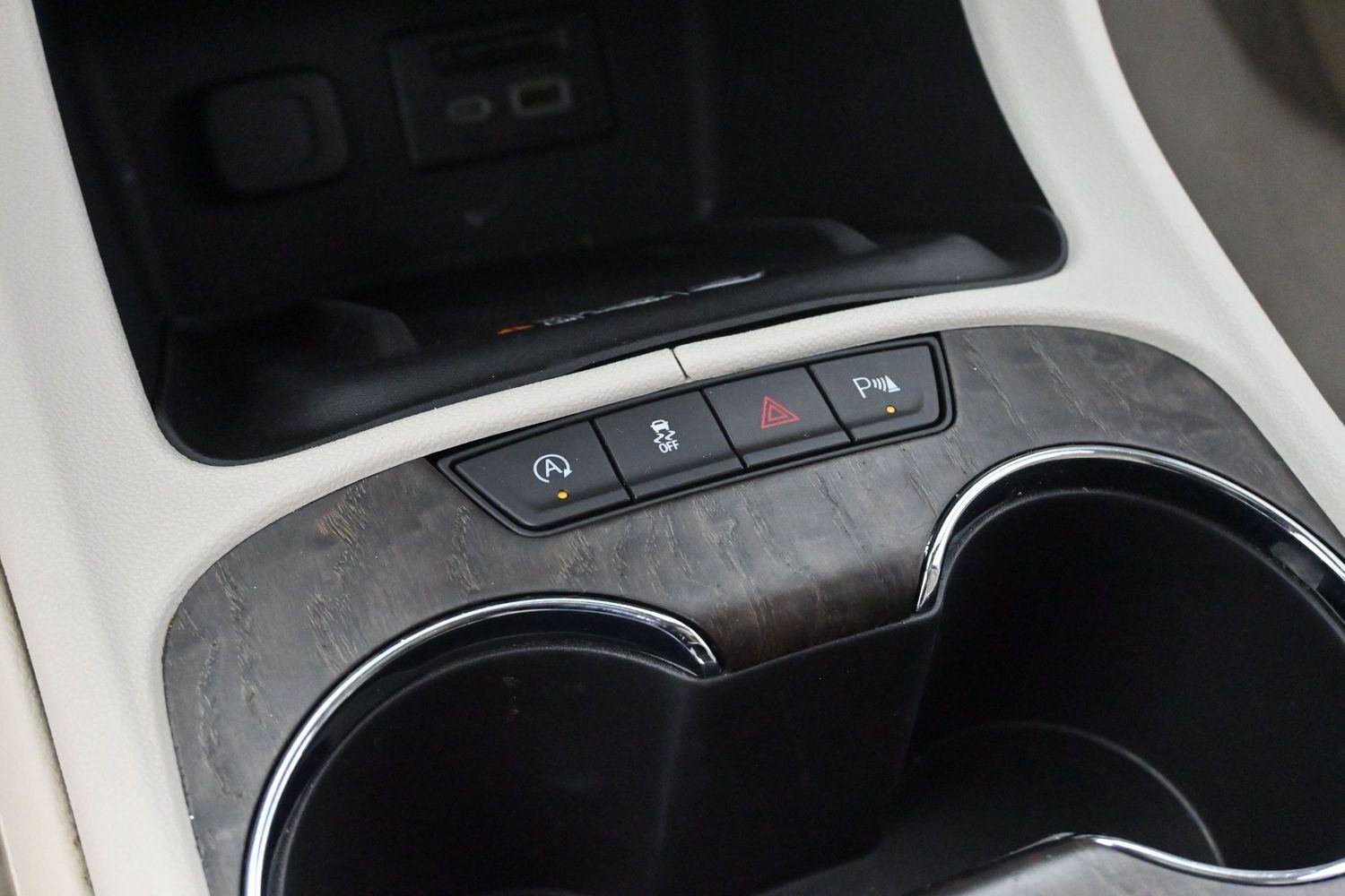 Used 2023 White Frost Tricoat GMC Denali image 23