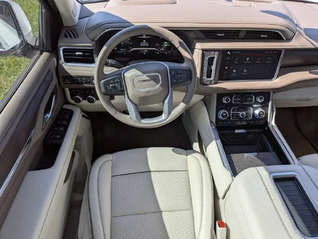 Used 2022 WHITE FROST TRICOAT GMC Denali image 18