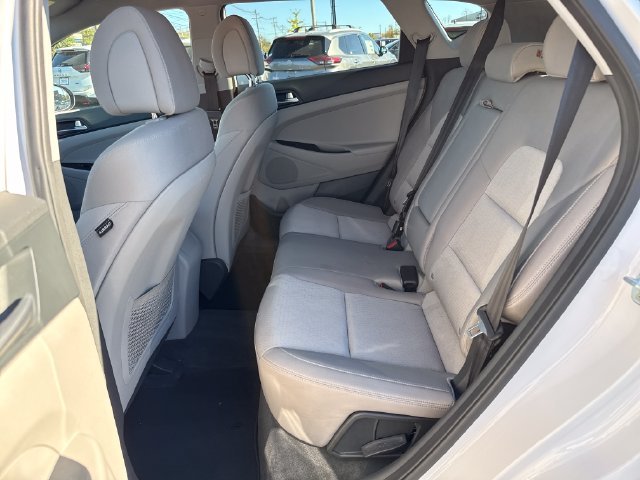 Used 2016 White Hyundai SE image 14