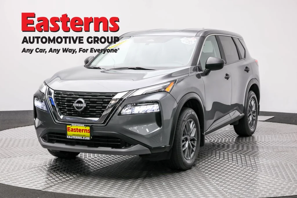 Used 2023 Gray Nissan S image 1