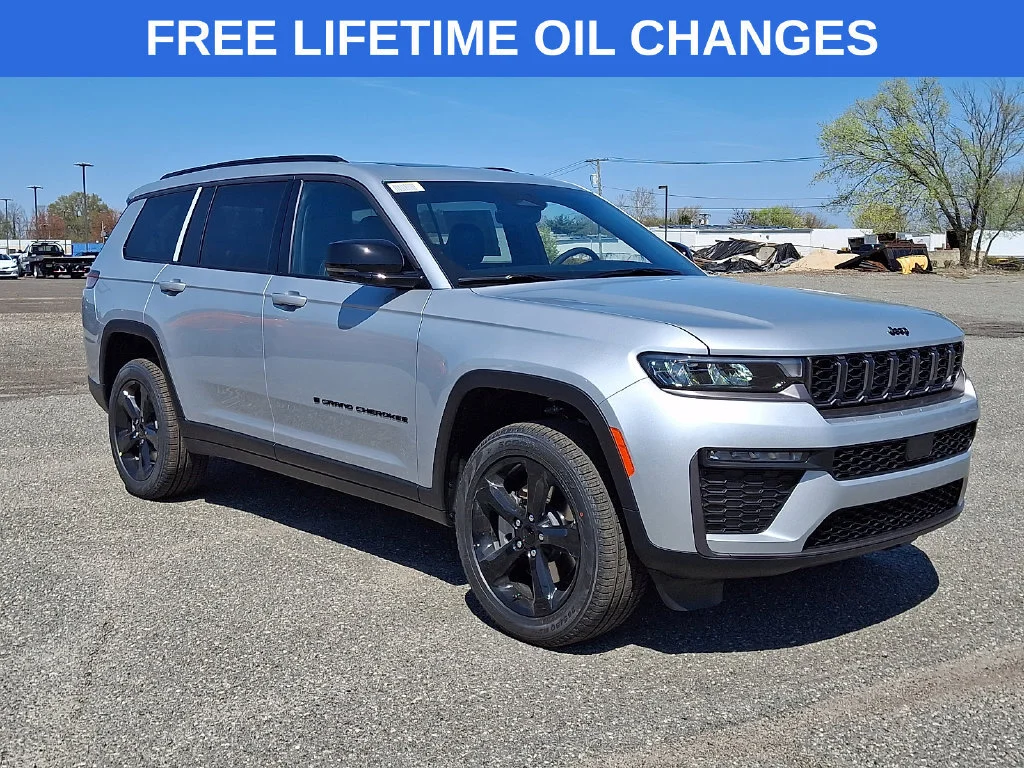 New 2026 Silver Zynith Exterior Paint Jeep Limited image 1