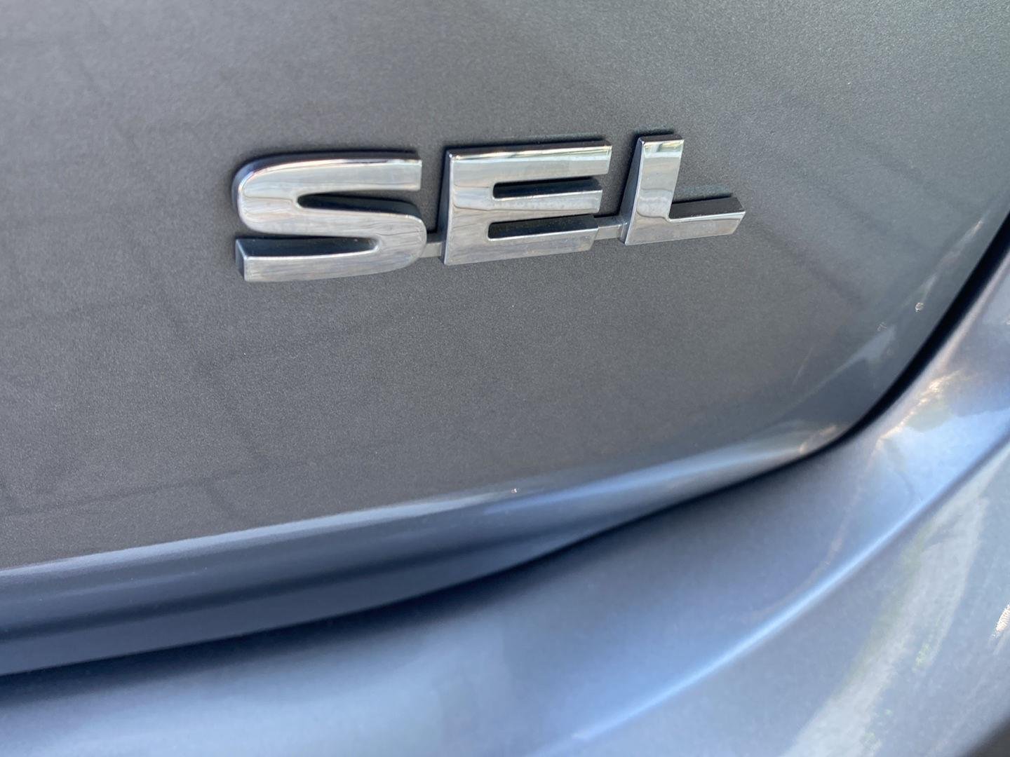 Used 2022 Mercury Gray Metallic Mitsubishi SEL image 9