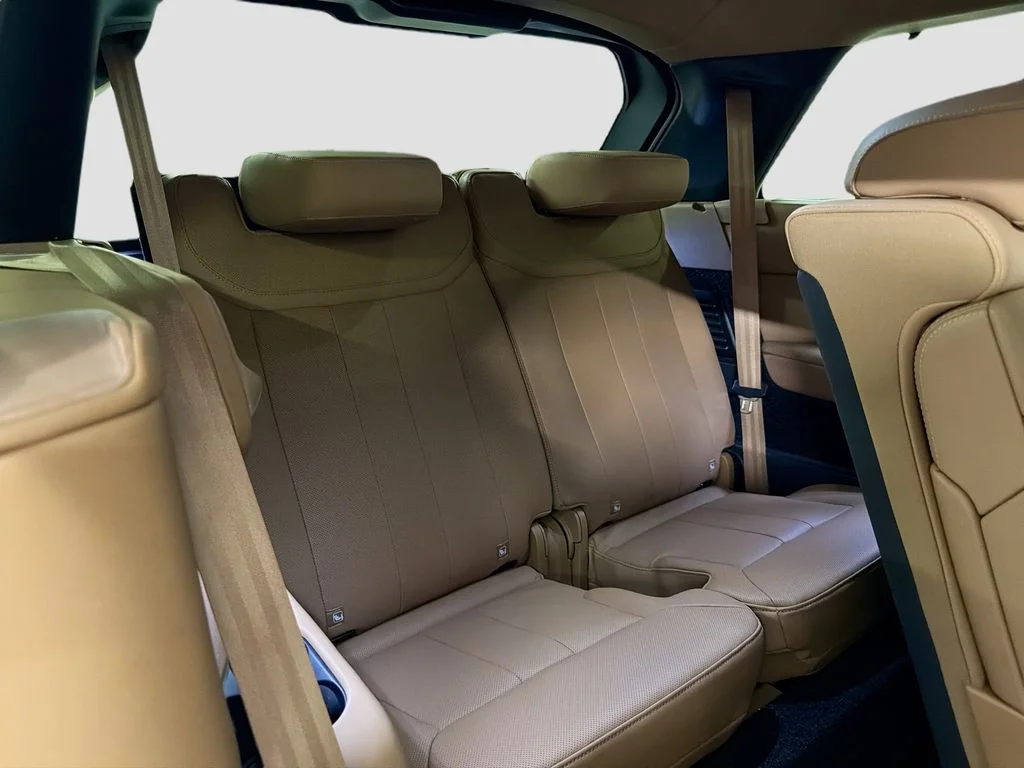 Certified Used 2023 Ionian Silver SV Bespoke Ultra Metallic Satin Land Rover Autobiography image 30
