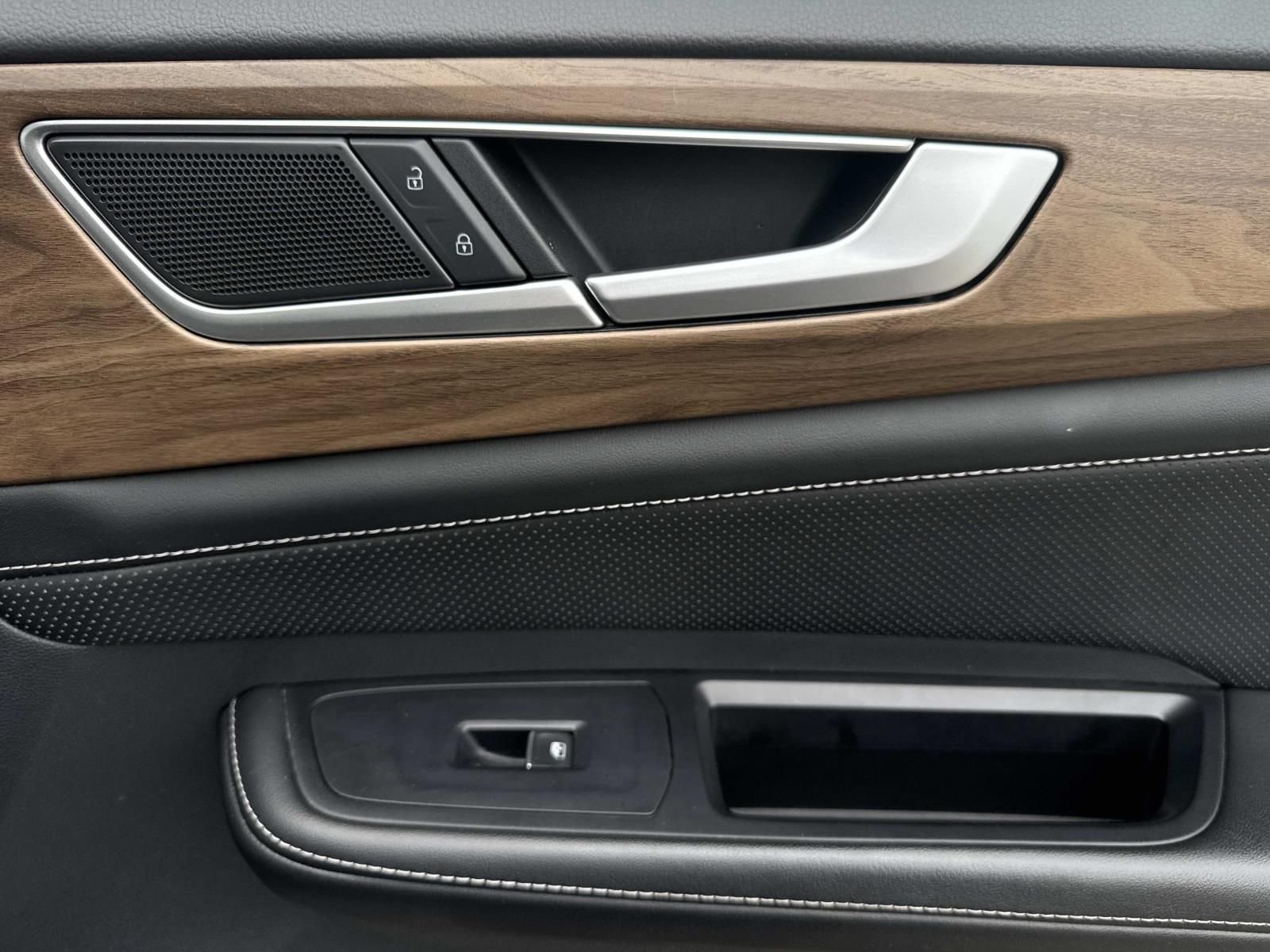 2024 Volkswagen Atlas SE w/Tech - Photo 15