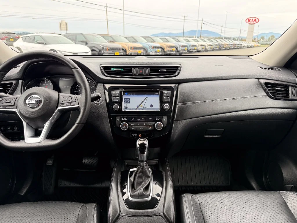 Used 2017 Gun Metallic Nissan SL image 25