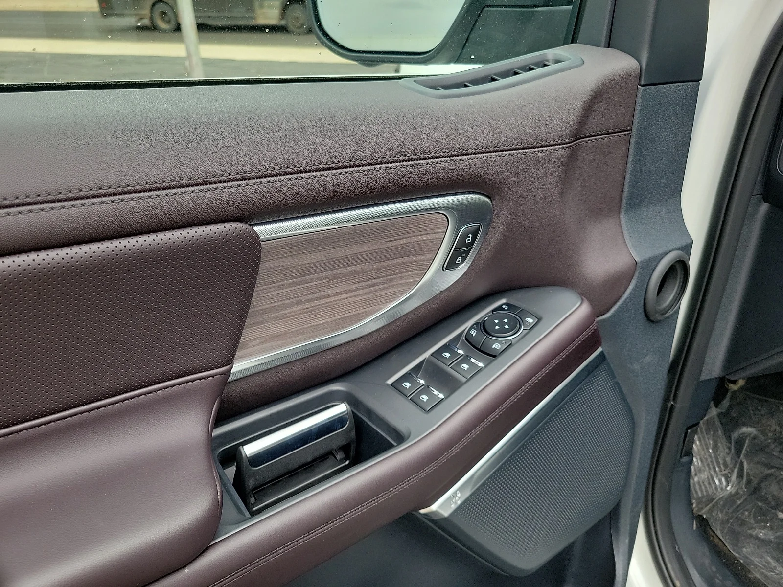 New 2026 Star White Metallic Tri-Coat Ford Platinum&reg; image 11