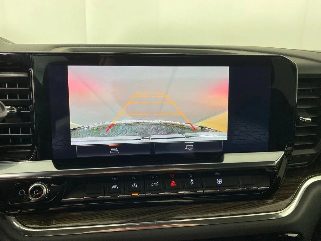 Used 2024 Summit White GMC Elevation image 18