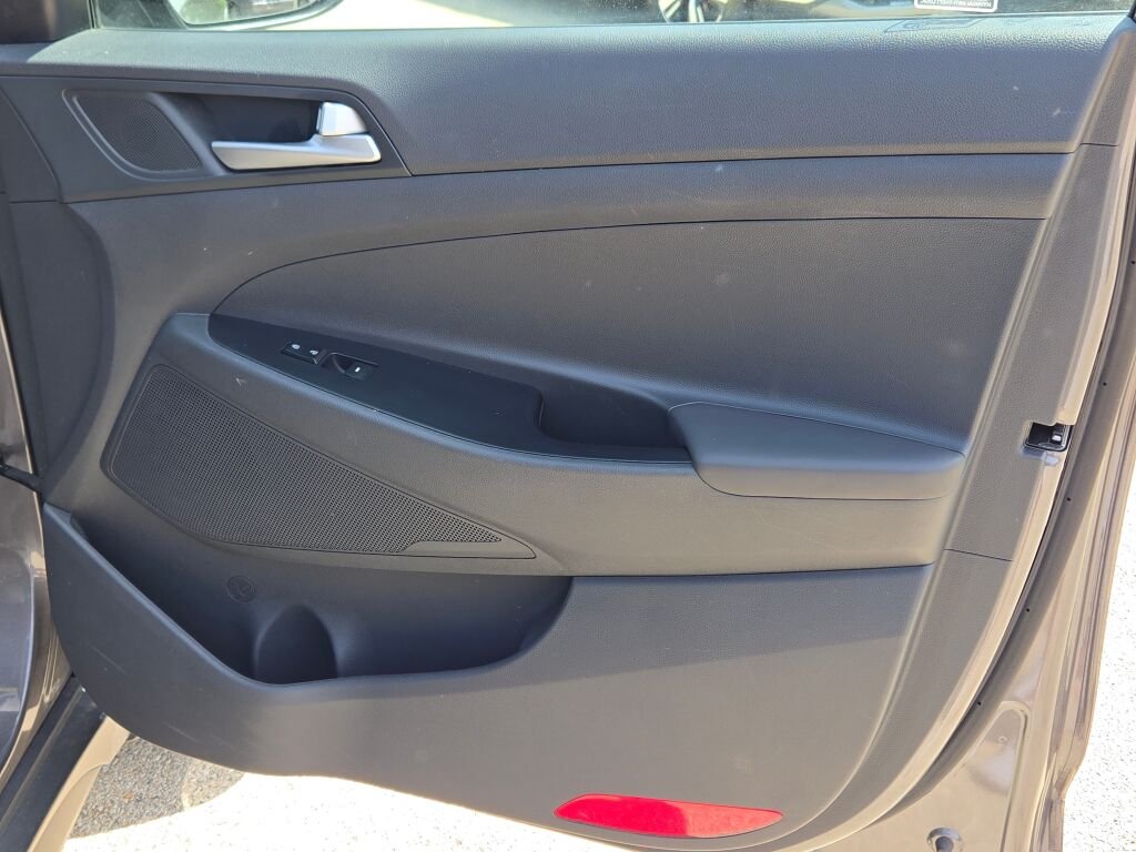 Used 2020 Gray Hyundai SE image 6
