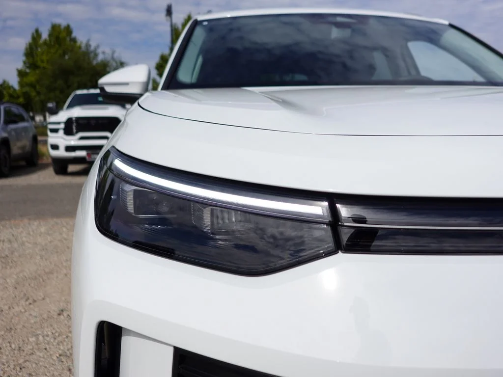 New 2026 Pure White Volkswagen 2.0T SE image 4