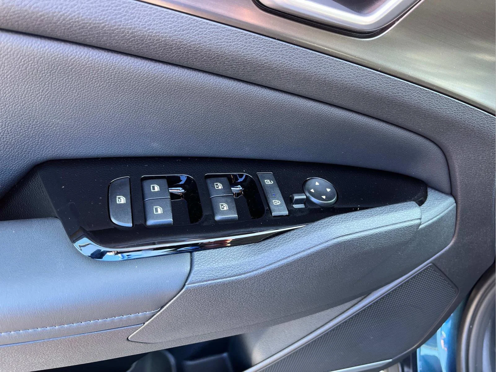 2025 Kia Sportage EX Hybrid - Photo 16