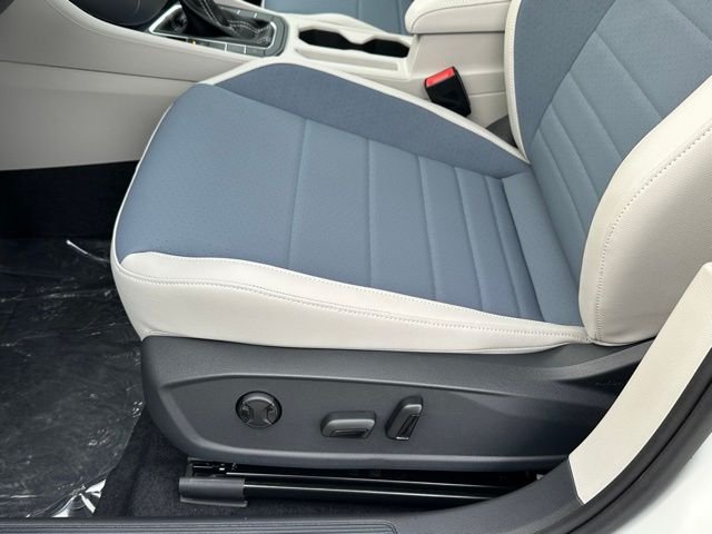 New 2026 Opal White Pearl Volkswagen 1.5T SE image 25