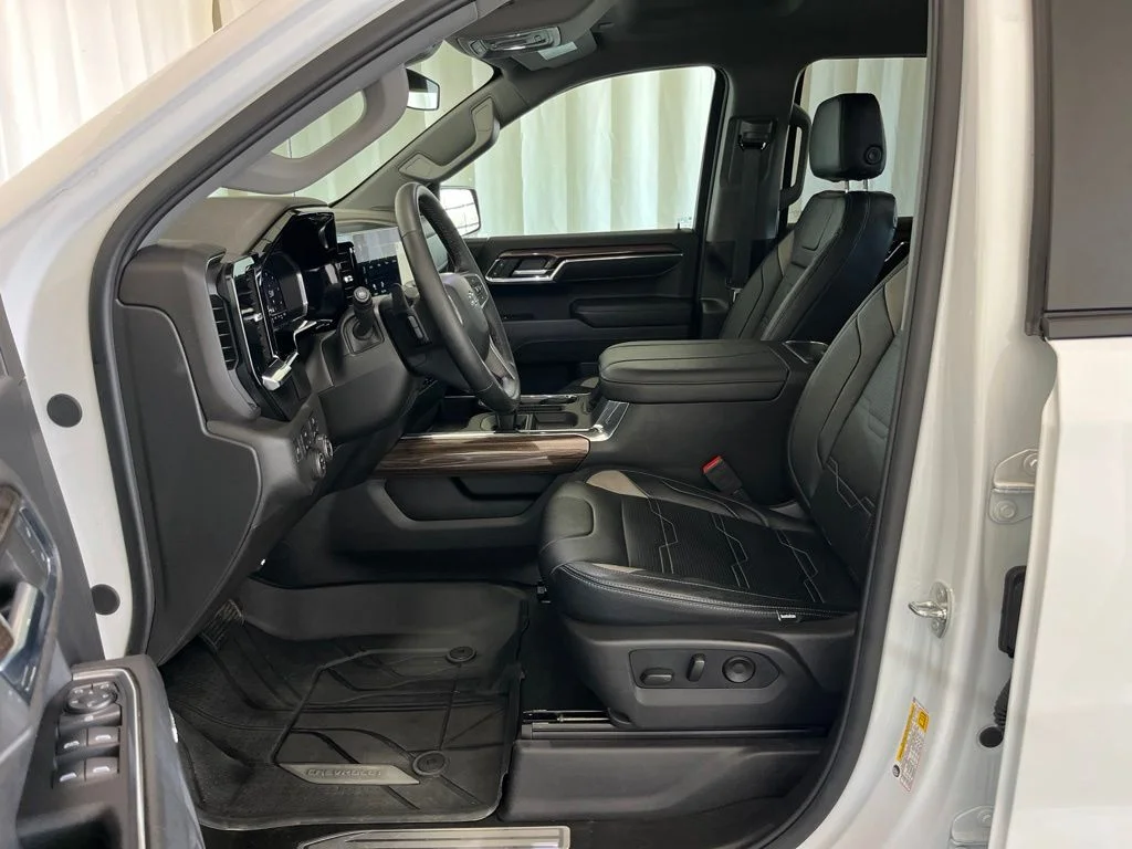 Used 2024 White Chevrolet RST image 3