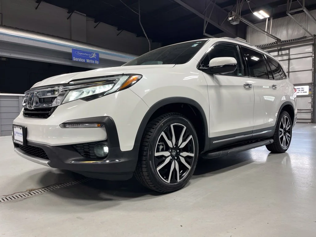 Certified Used 2020 Platinum White Pearl Honda Touring image 3